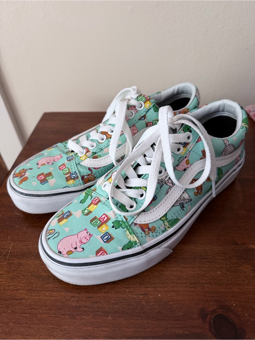 Vans x Disney Pixar Toy Story Andy Room Sneakers Size 6.5/8 Slinky Dog Keychain - Picture 2 of 12